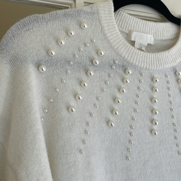 Sweater with Pearl Detail - Picture 2 of 4